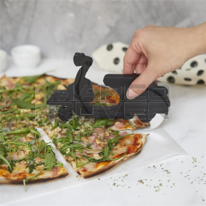 Taglia pizza a forma di Vespa . Ruote taglienti - idea regalo per un vespista , regalo per appassionato di vespa d' epoca